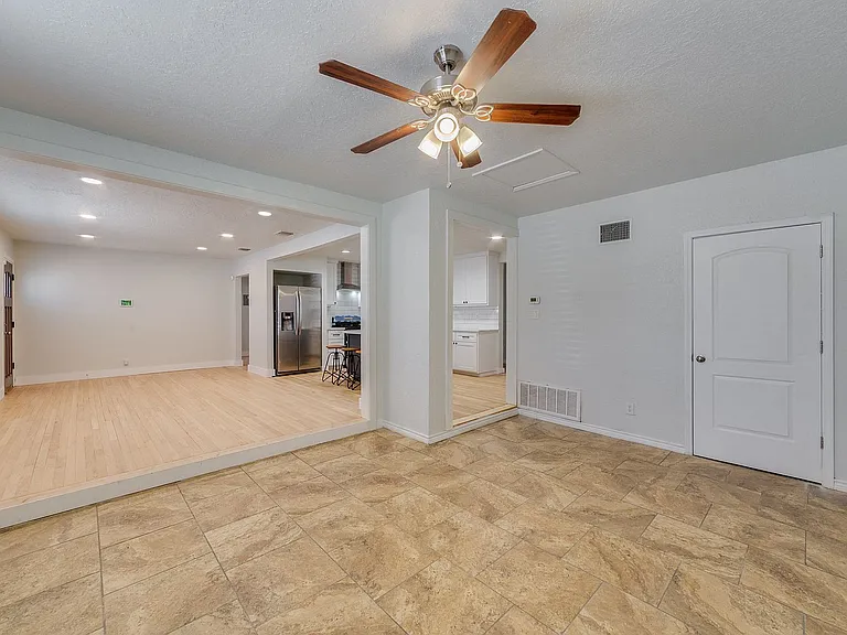 470 Dresden Dr — Photo 4