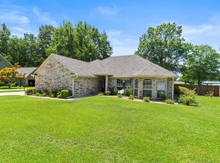 5105 Woodgate Dr, Texarkana, TX 75503