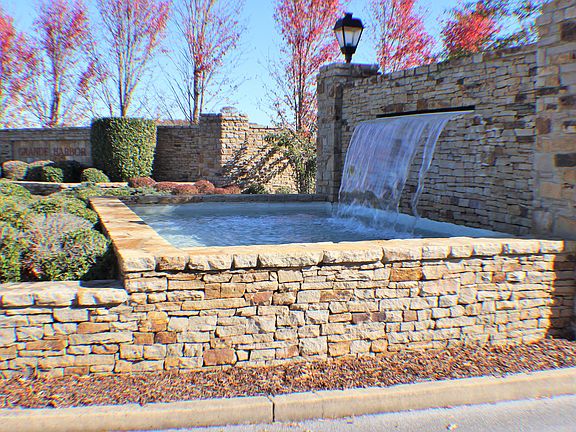 5th image of 132 Forest Ln N