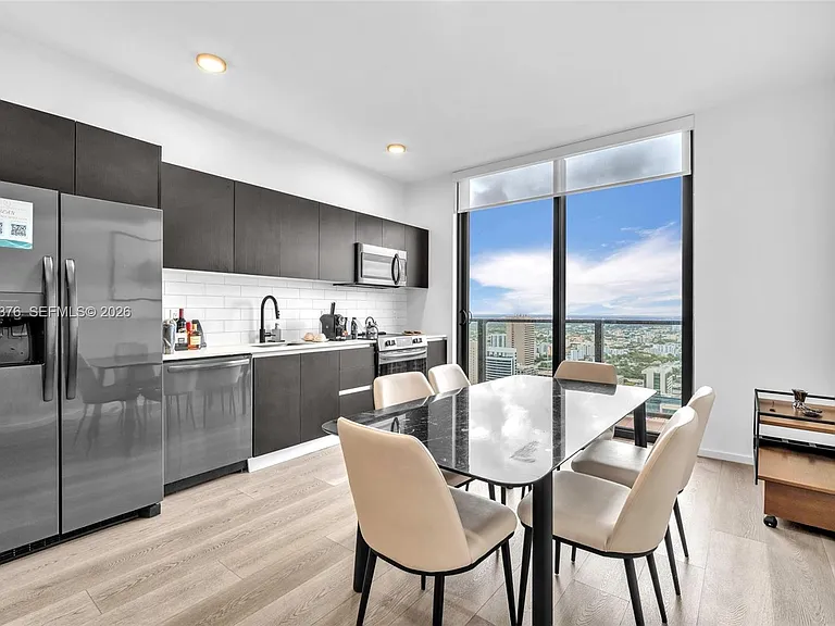 398 NE 5th St #Penthouse 4701 — Photo 2
