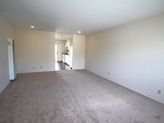 5th image of 2629 Westbay Ave #133