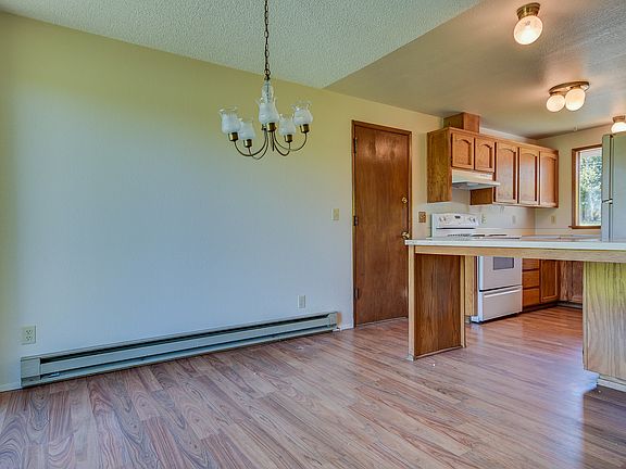 4th image of 703 NE Gould St