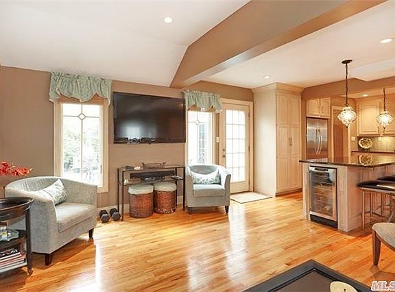 5th image of 552 Lakeview Ave