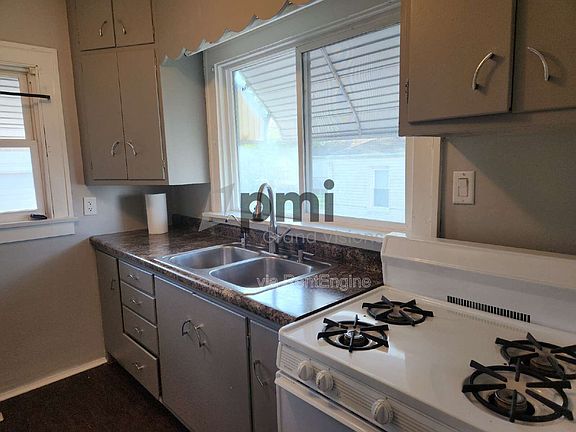5th image of 18 East Dr