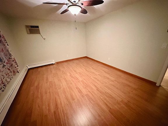 2nd image of 37 Acorn Ln
