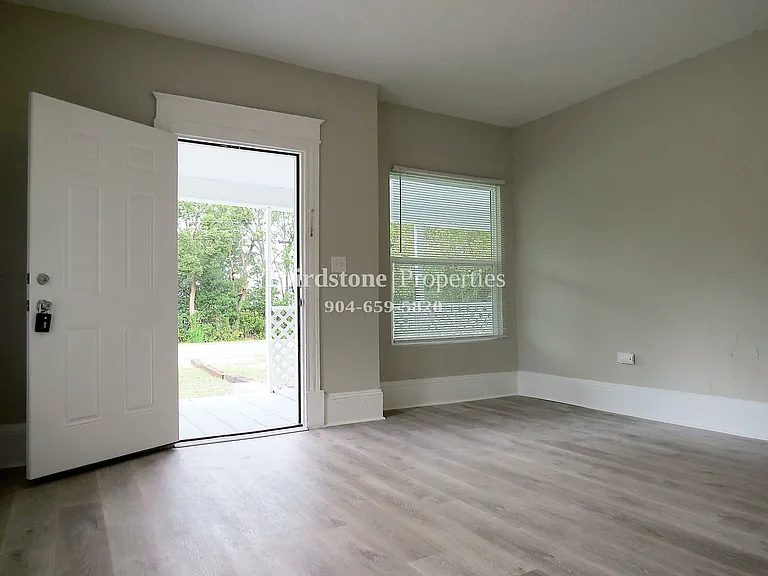 3326 W 1st St — Photo 2