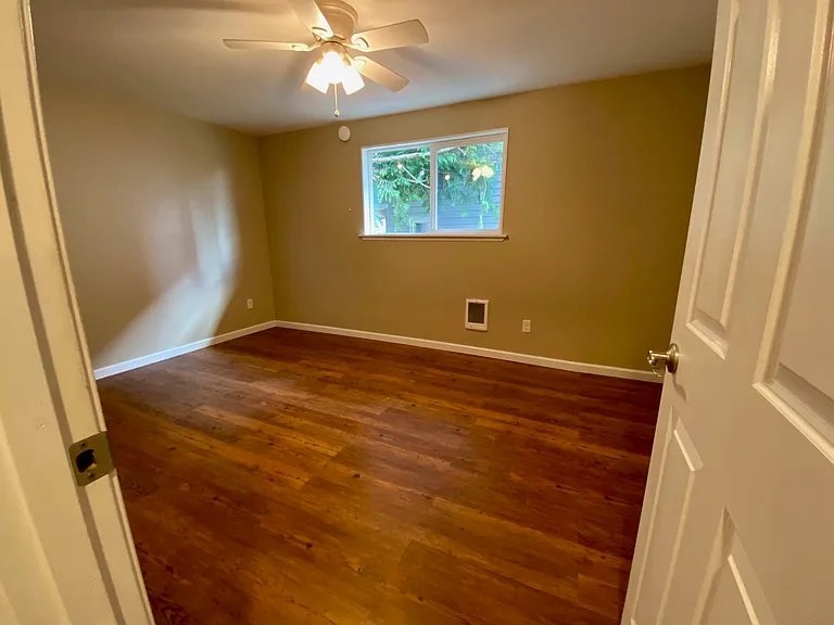 2821 Pacific St — Photo 15