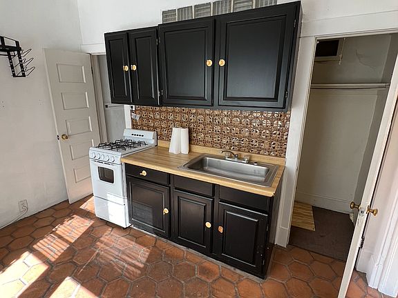 4th image of 307 Cornell Dr SE APT 3