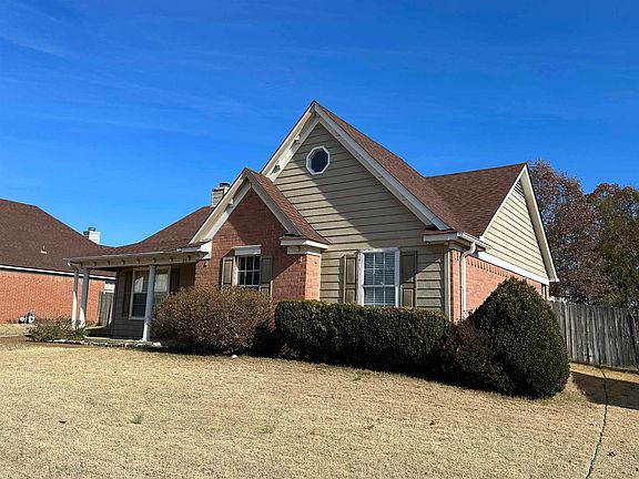 3rd image of 85 Center Oak Dr