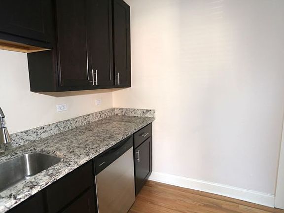 4th image of 4040.5 N Ashland Ave #M04r