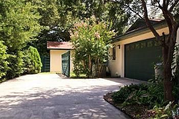 5th image of 513 Royal Greens Dr
