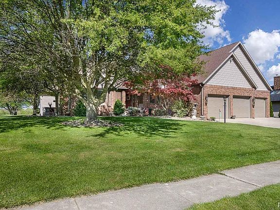 2nd image of 3809 Saint Andrews Pl