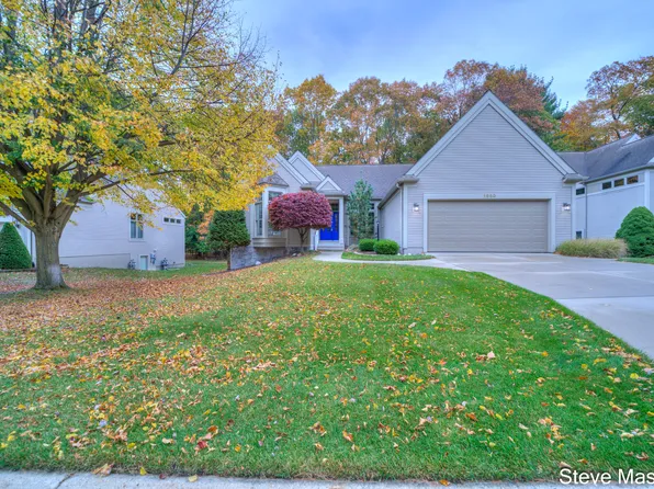1950 Forest Glen Dr, Muskegon, MI 49441