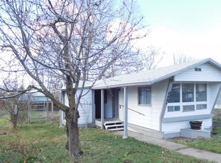 646 1/2 N 4th St, Athena, OR 97813