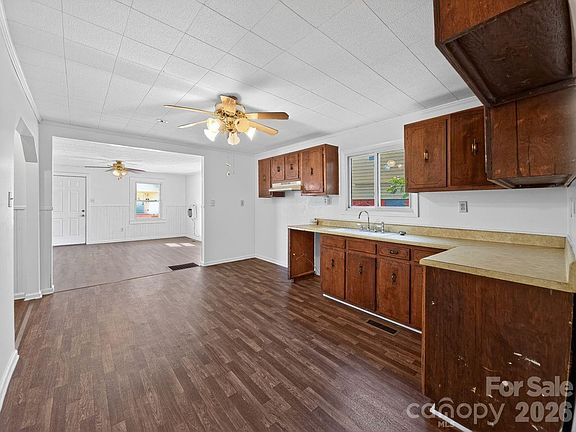 5th image of 80 Ridge St