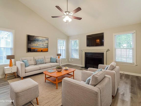 4th image of 547 Riverbirch Trce