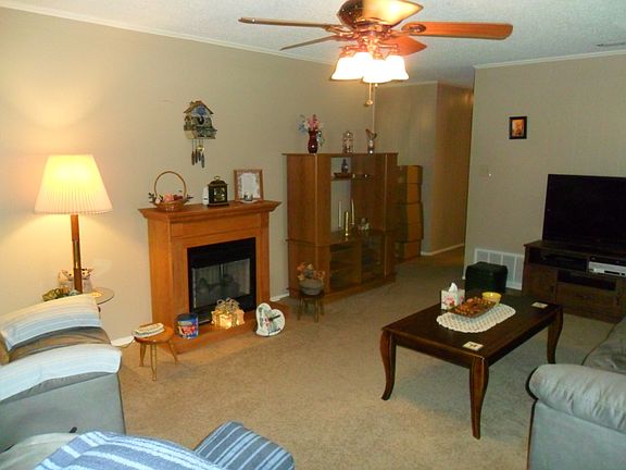 4th image of 301 Miller St
