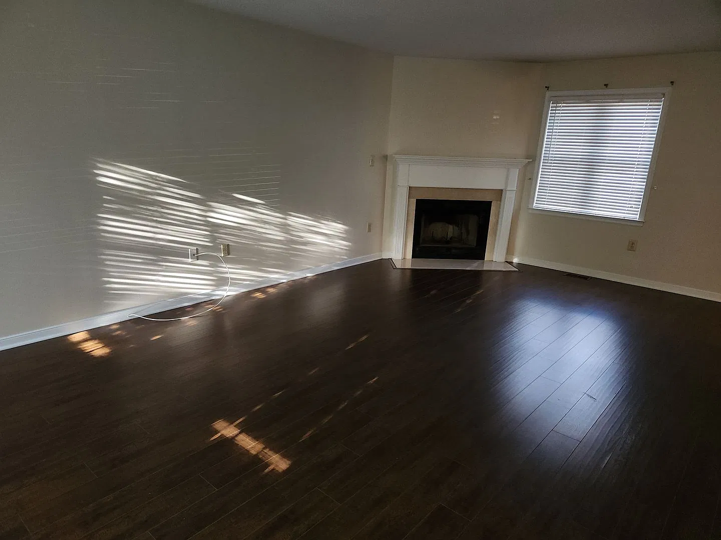 3 bed 2.5 bath home Chesterfield Fenced Yard -Manchester High area — Photo 2