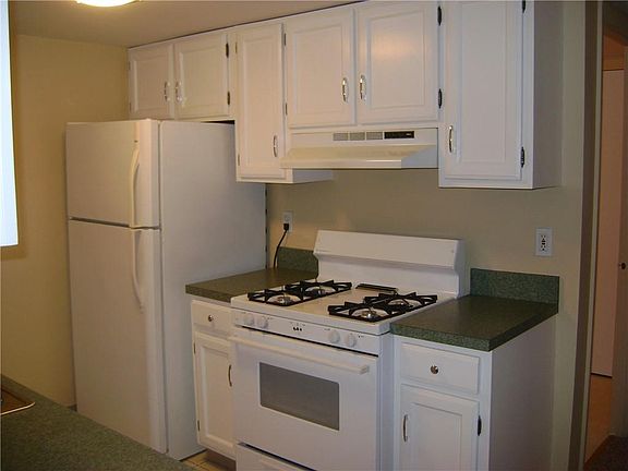 5th image of 1143 Hartford Ave APT 8C