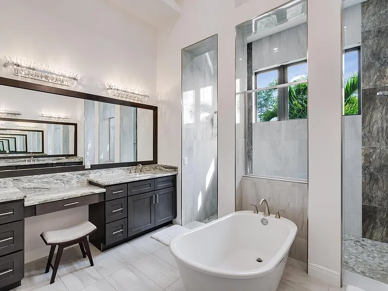 6423 Livingston Woods Ln — Photo 29