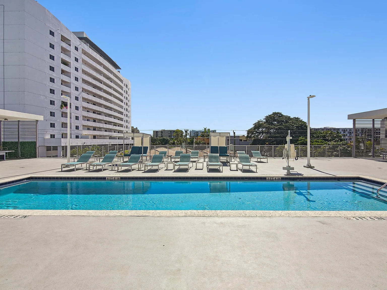 Riverview One Apartments — Photo 2