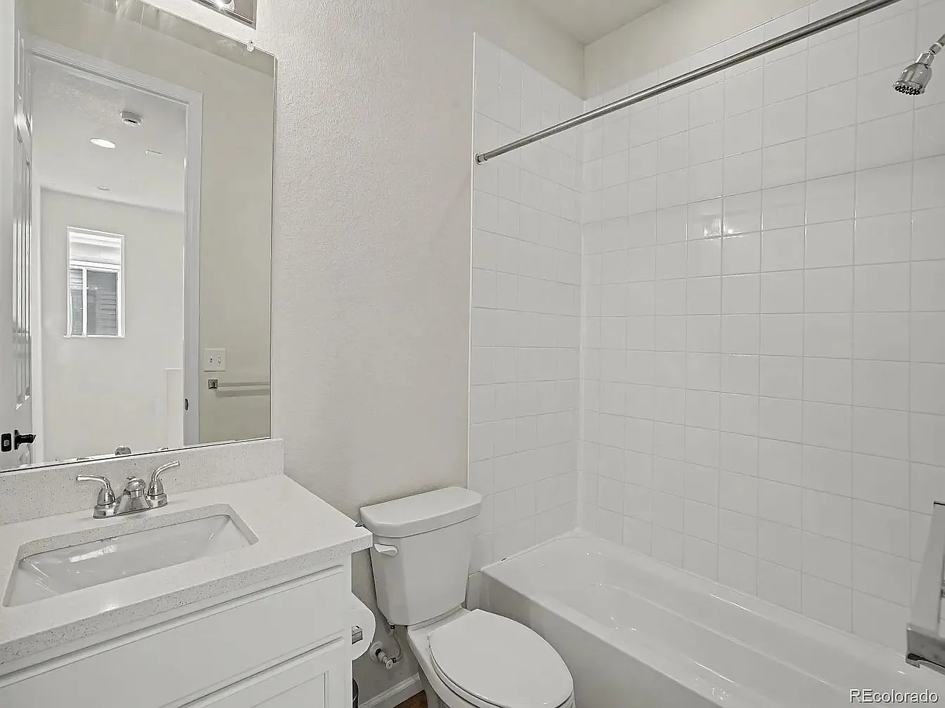 3 bed, 2.5 bath, 1470 sqft, $2,500 — Photo 2