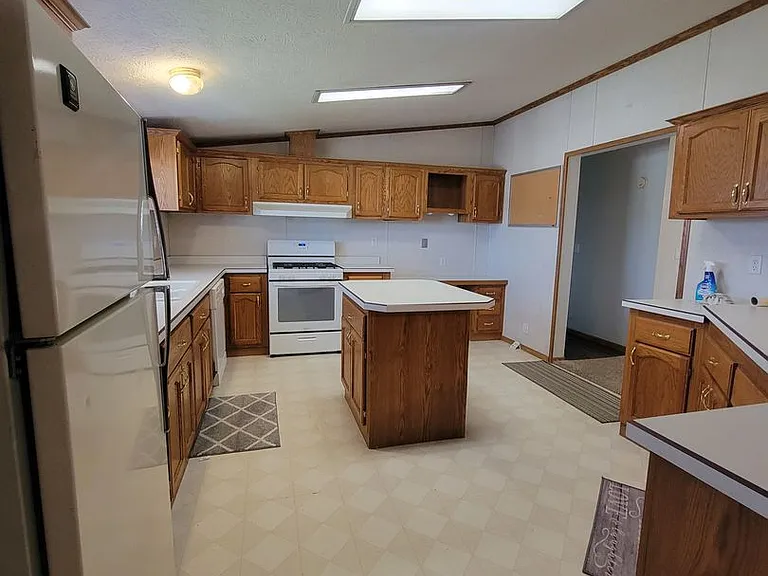 500 N Oakwood St — Photo 5
