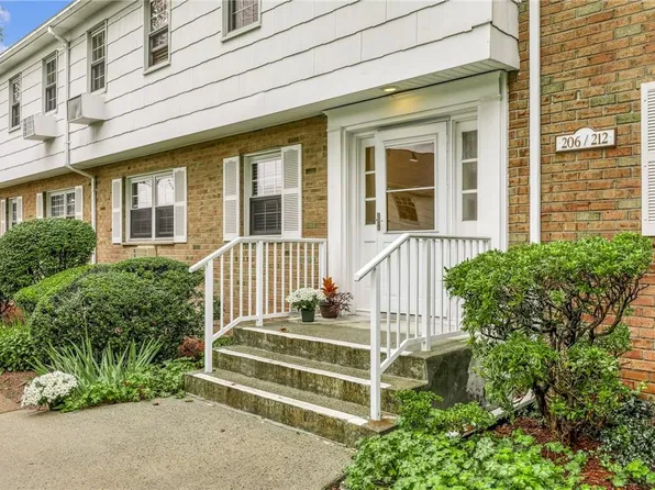 206 Parkside Drive #206, Suffern, NY 10901