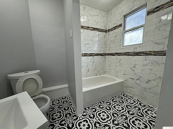5th image of 52 Harrison Ave #5C