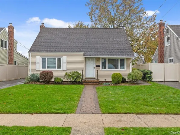 55 Audrey ave, Plainview, NY 11803