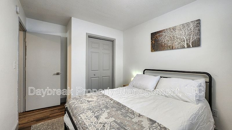 1st image of 525 7th Ave E APT 4