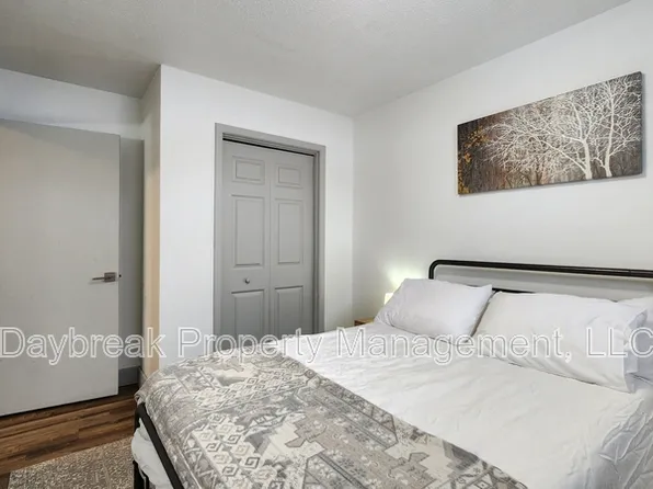 525 7th Ave E APT 4, West Fargo, ND 58078