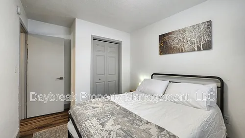 525 7th Ave E #4 Photo 1