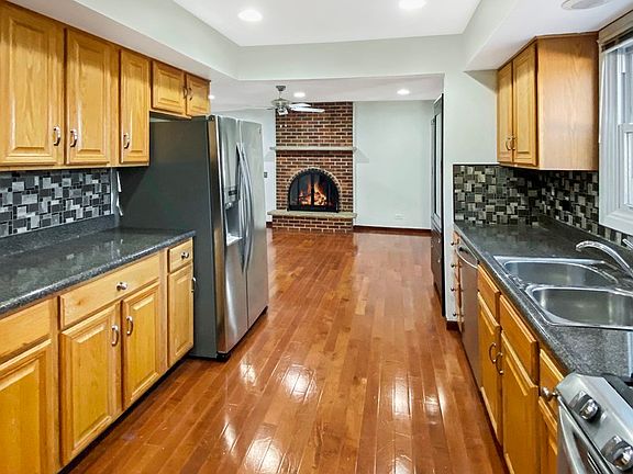 4th image of 1042 Park Crest Dr