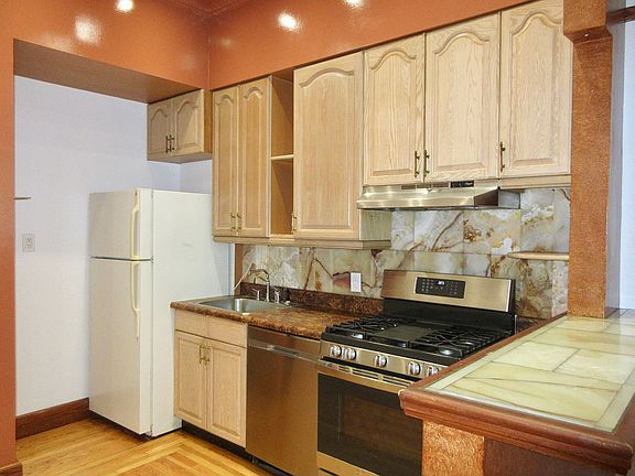 3rd image of 238 15th St APT 1R