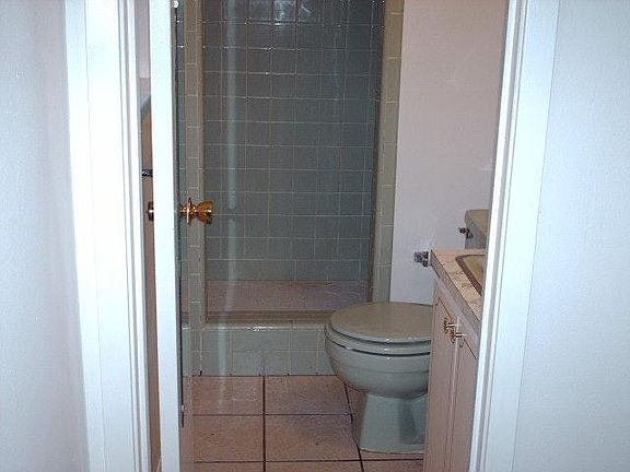 5th image of 1008 Holton Ave #B