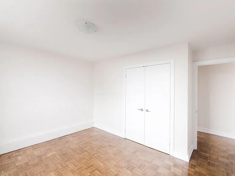 225 Davisville Ave — Photo 17