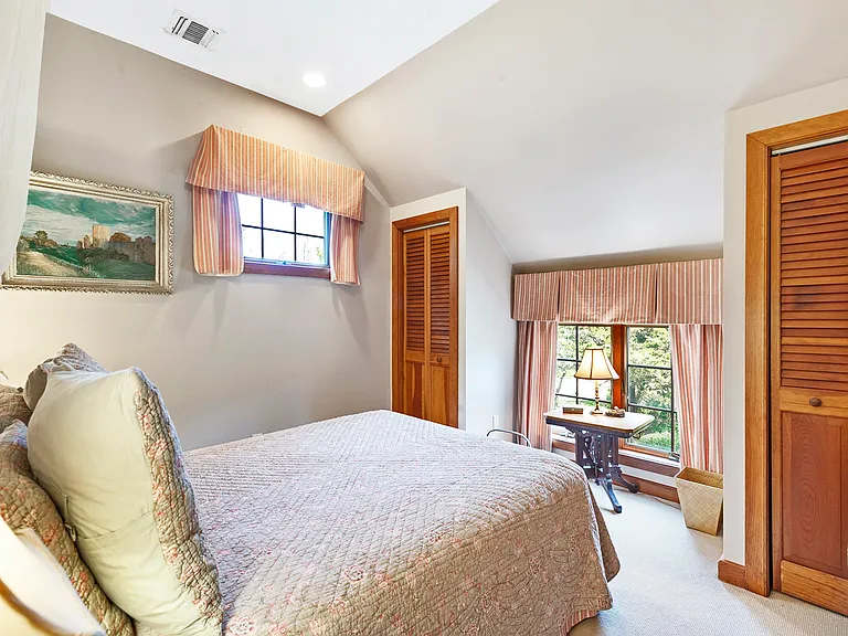 52 Manor Ln S — Photo 16