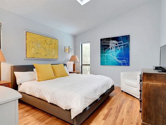 3rd image of 11 Pioneer Ln