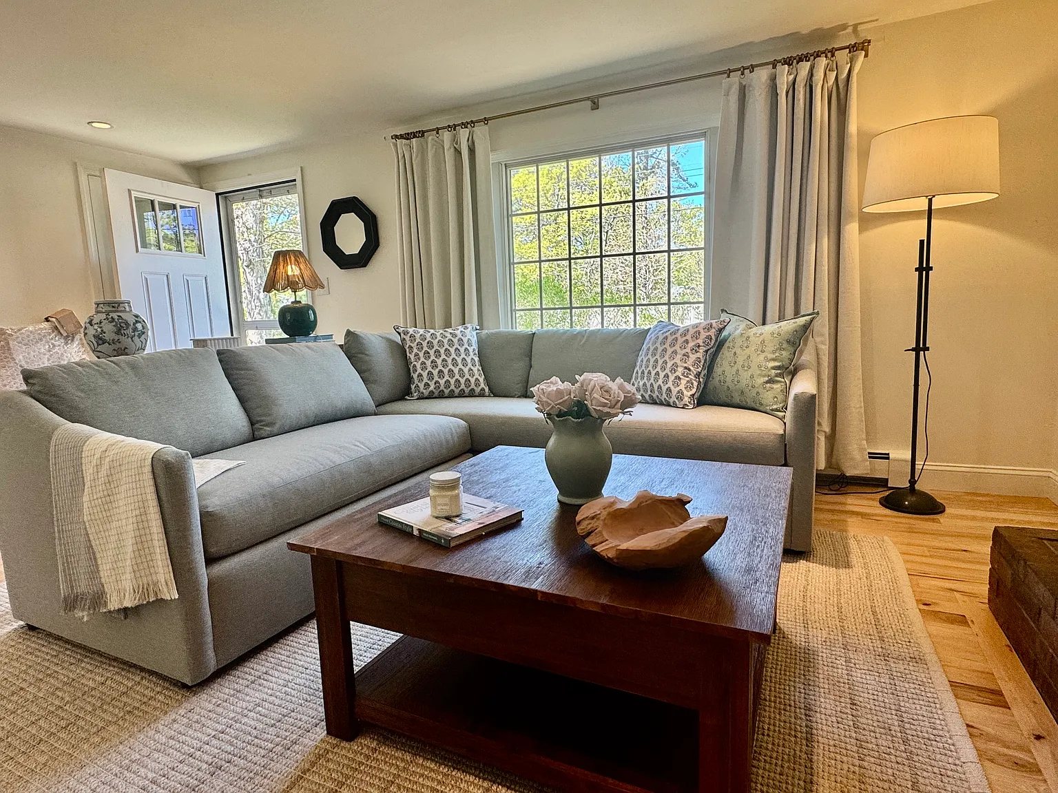 3 bed, 2.5 bath, 1144 sqft, $3,500 — Photo 2