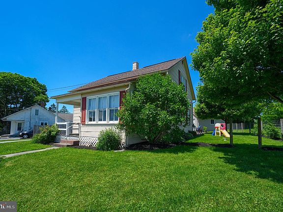 4th image of 44 S Soudersburg Rd
