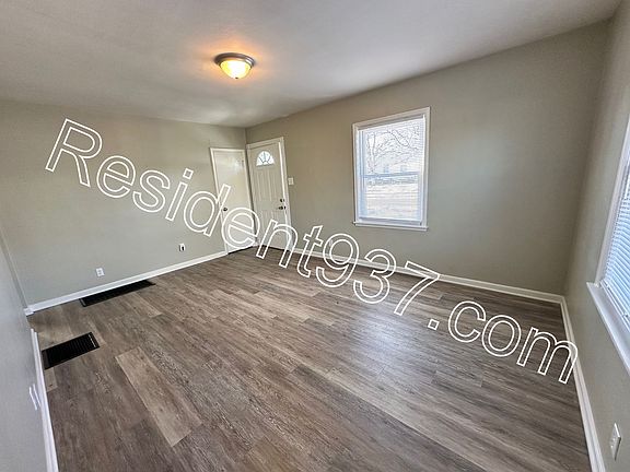 3rd image of 1684 Humphrey Ave