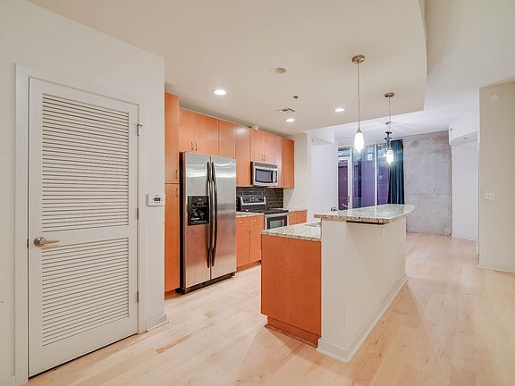 4th image of 301 Demonbreun St Unit 1801