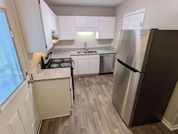 4th image of 49 22nd Ave NE