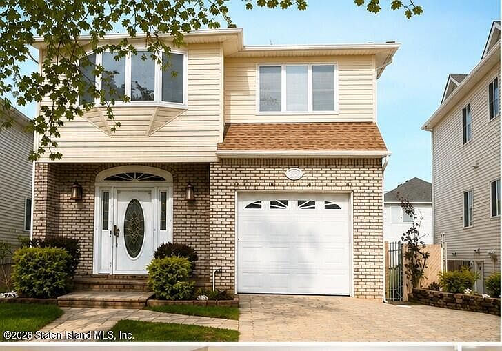 1st image of 745 Maguire Ave