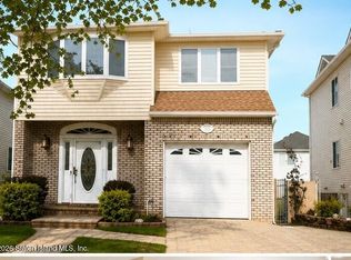 745 Maguire Ave, Staten Island, NY 10309