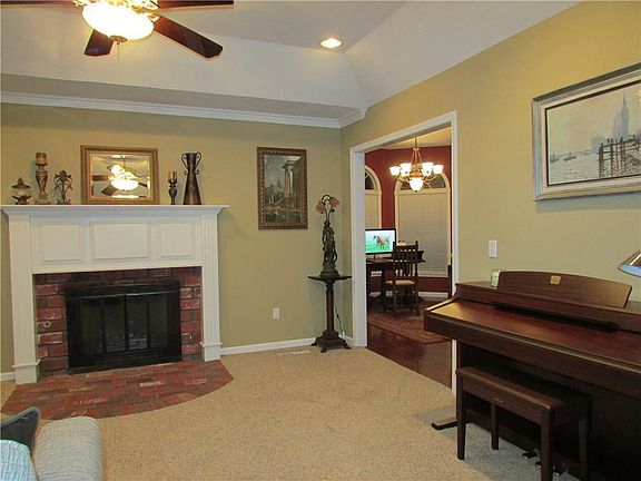 5th image of 1805 S Prestwick Pl