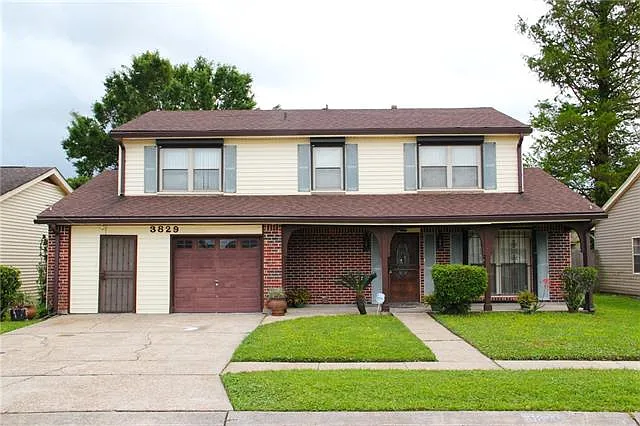 3829 N Deerwood Dr