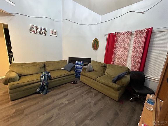 5th image of 146 Sandford St