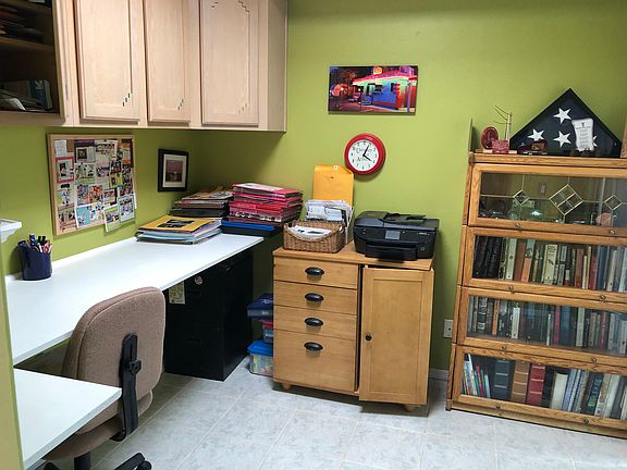 Extra room for office/crafts